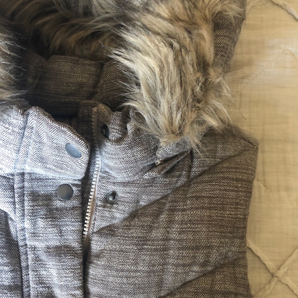Hooded puff vest